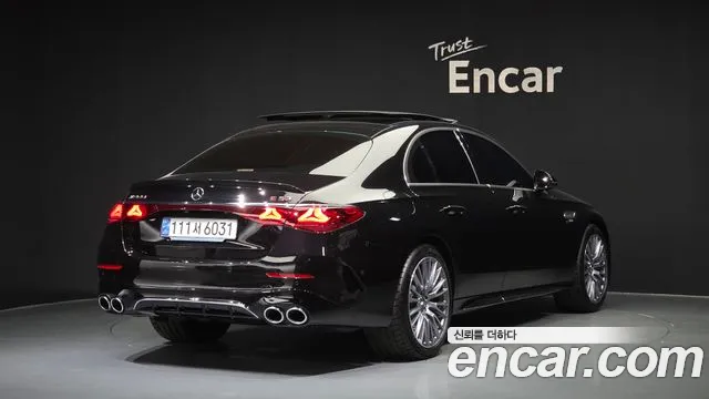 Фотография автомобиля — Mercedes-Benz E-Class