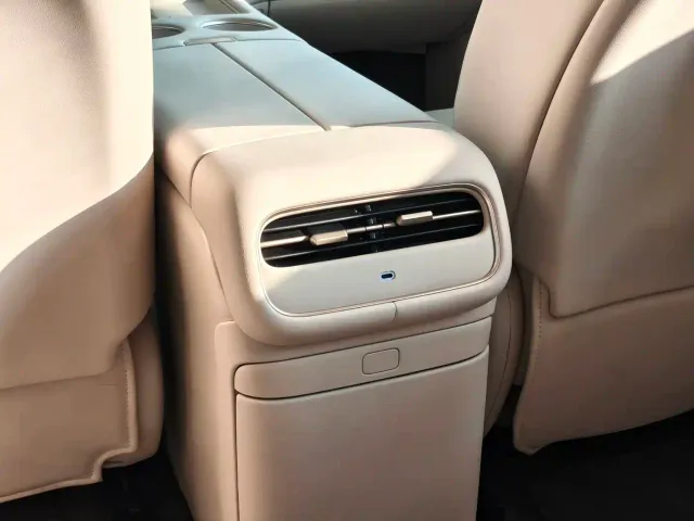 IM Motors LS6 — Фото автомобиля 14