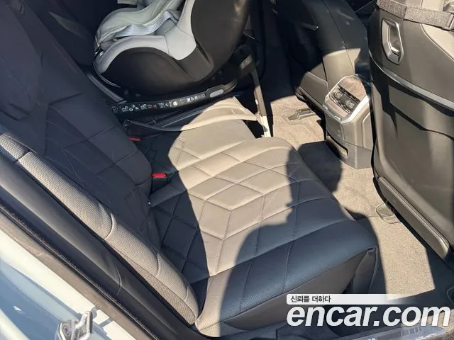 BMW 7 Series G70 — Фото автомобиля 9