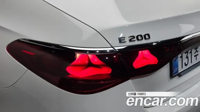 Mercedes-Benz E-Class — Фото автомобиля 22