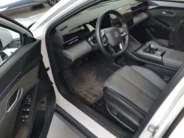 BYD Qin L — Фото автомобиля 15