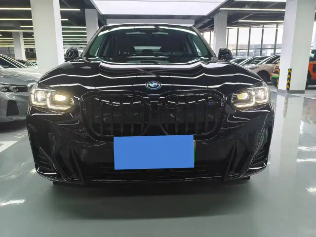 BMW iX3 — Фото автомобиля 2
