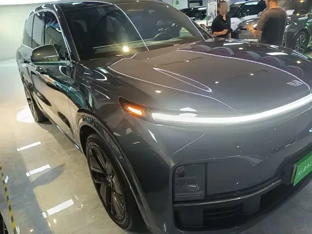 Li Auto L8 — Фото автомобиля 3