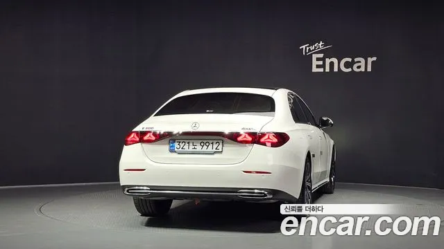 Mercedes-Benz E-Class E-класс W214 E300 4MATIC Exclusive — Фото автомобиля 3