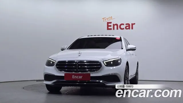 Mercedes-Benz E-Class — Фото автомобиля 3
