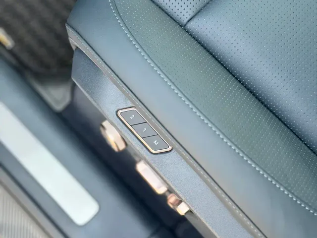 Lynk & Co 900 — Фото автомобиля 27