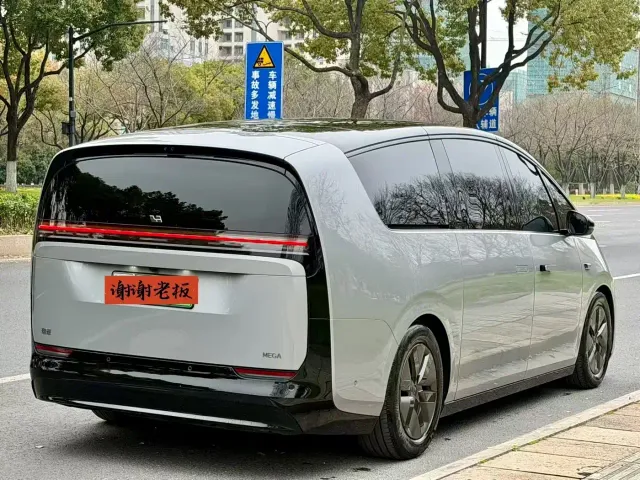 Li Auto MEGA — Фото автомобиля 3
