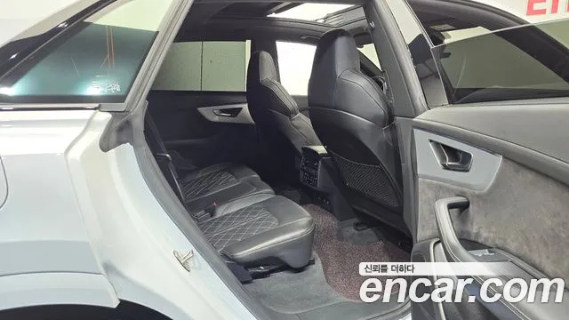 Audi Q8 55 TFSI quattro Premium — Фото автомобиля 9