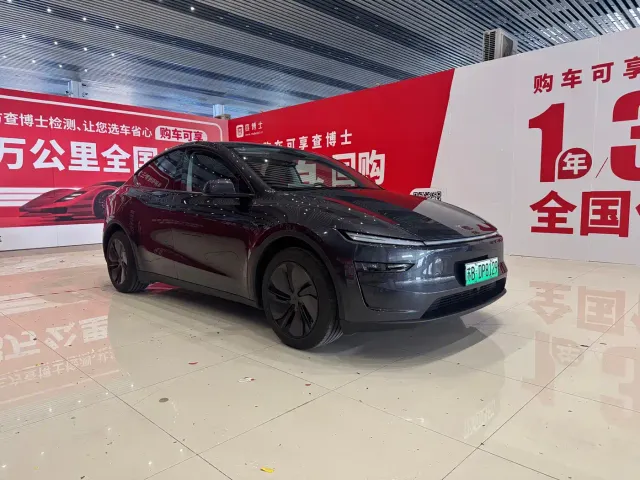 Tesla Model Y — Фото автомобиля 3
