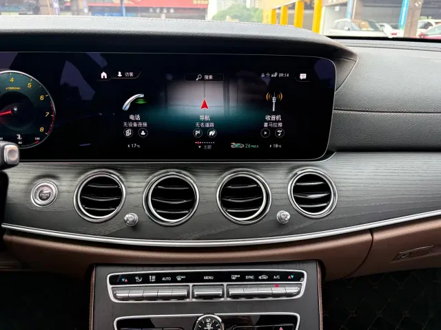 Mercedes-Benz E-Class — Фото автомобиля 14