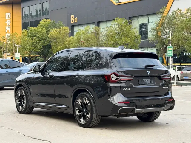 BMW iX3 — Фото автомобиля 7