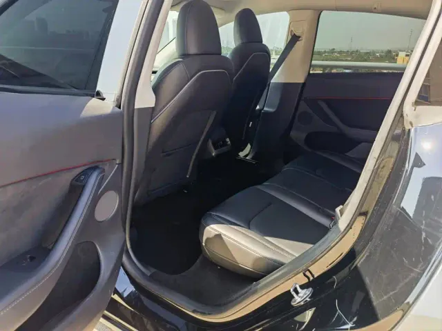 Tesla Model Y — Фото автомобиля 9