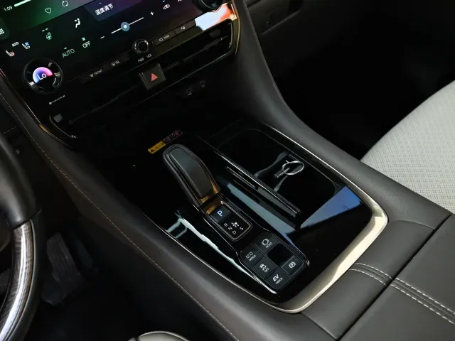 Toyota Alphard — Фото автомобиля 14