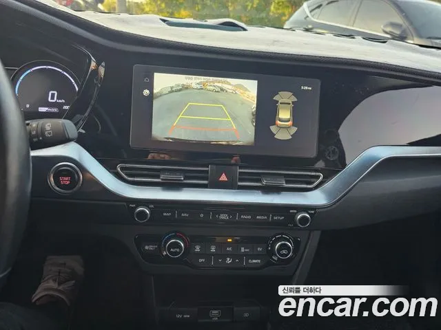 Kia Niro — Фото автомобиля 11