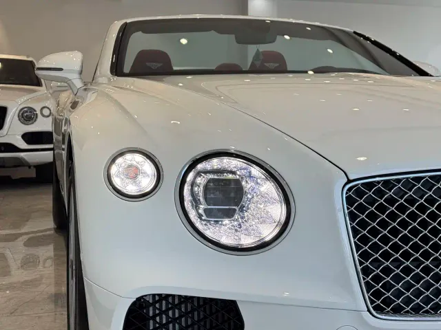 Bentley Continental — Фото автомобиля 3