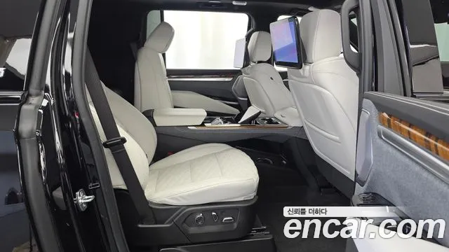 Cadillac Escalade Escalade 5 поколение — Фото автомобиля 12