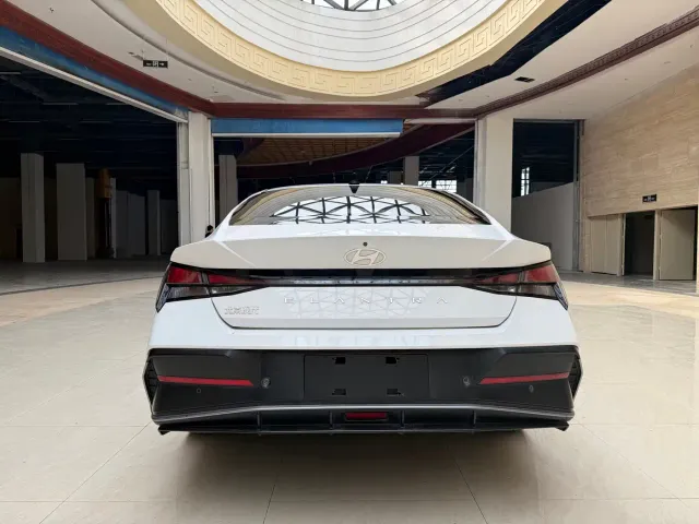 Hyundai Elantra — Фото автомобиля 5