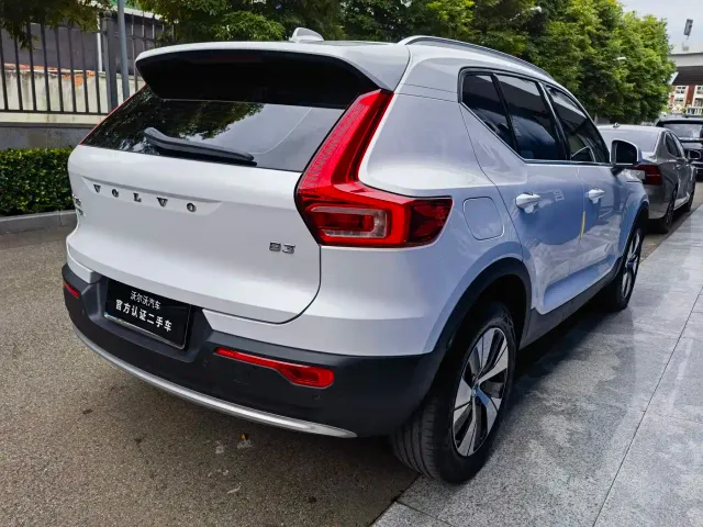 Volvo XC40 — Фото автомобиля 5