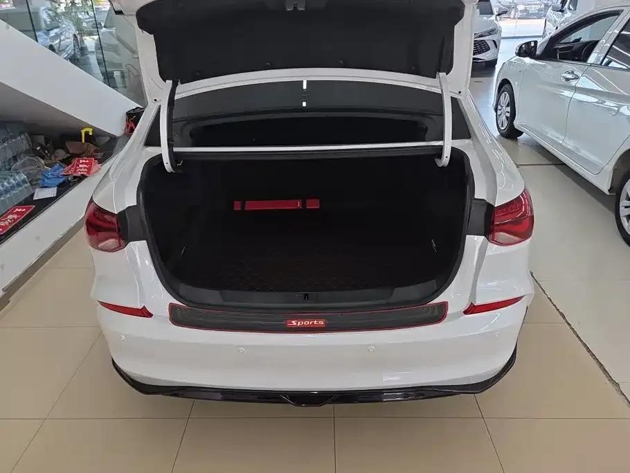 Chevrolet Monza 2024 1.5L Dual-Clutch Enjoyment Edition — Фото автомобиля 4