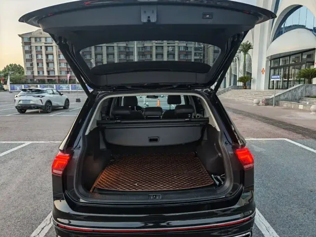 Volkswagen Tiguan L — Фото автомобиля 11