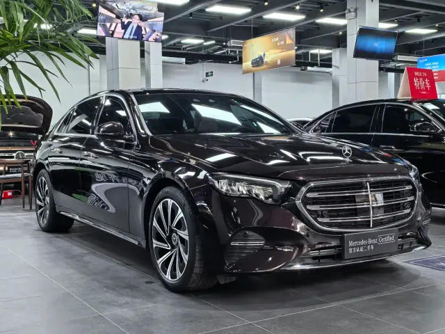 Mercedes-Benz E-Class — Фото автомобиля 3