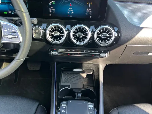 Mercedes-Benz EQA — Фото автомобиля 12