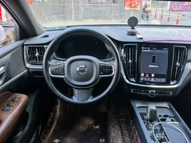 Volvo S60 — Фото автомобиля 10
