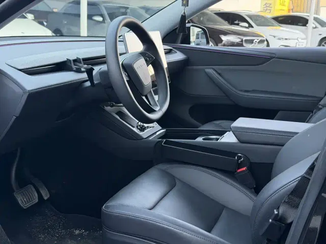 Tesla Model Y — Фото автомобиля 3