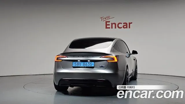 Tesla Model 3 — Фото автомобиля 4