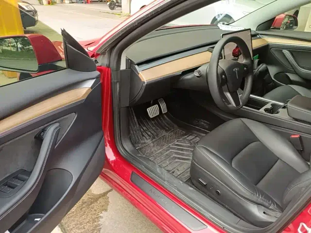 Tesla Model 3 — Фото автомобиля 15