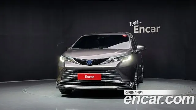 Toyota Sienna — Фото автомобиля 3