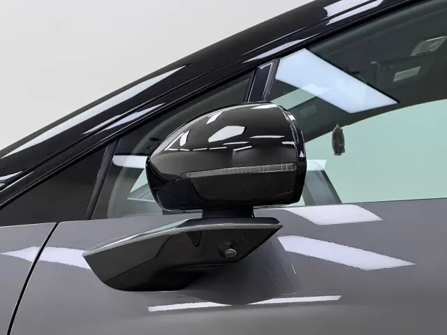 Lynk & Co Z20 — Фото автомобиля 11
