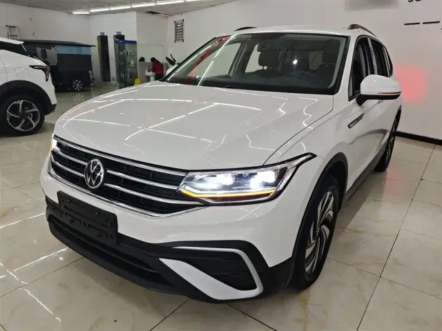 Фотография автомобиля — Volkswagen Tiguan L