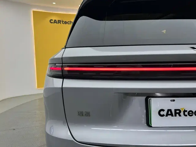 Li Auto i8 — Фото автомобиля 11