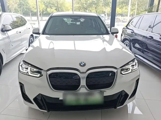 BMW iX3 — Фото автомобиля 2