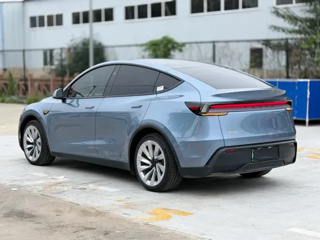 Tesla Model Y — Фото автомобиля 5