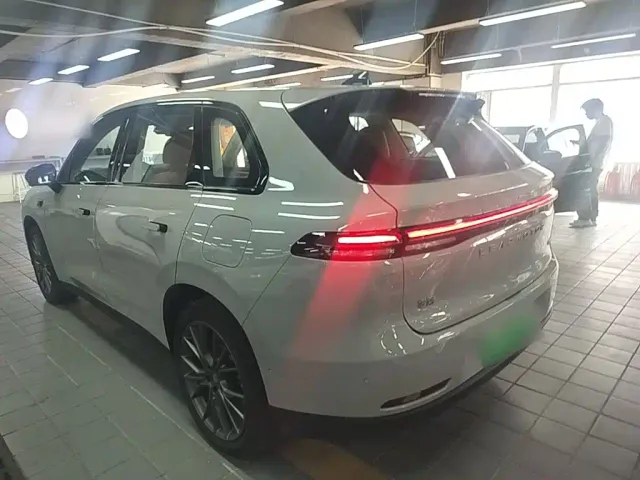 Leapmotor C10 — Фото автомобиля 4
