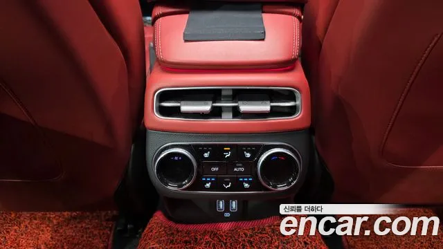 Genesis GV70 — Фото автомобиля 30