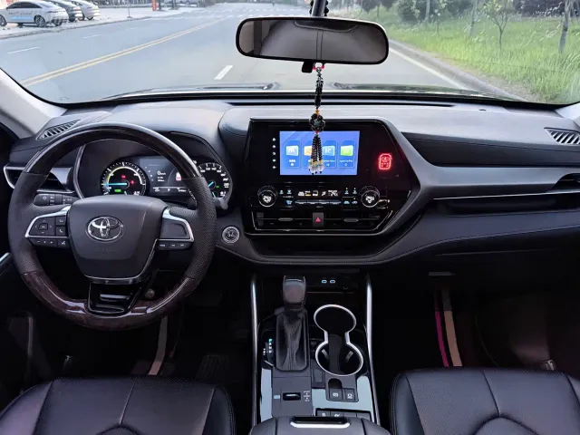 Toyota Highlander — Фото автомобиля 11