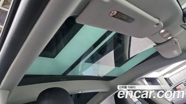 Tesla Model 3 — Фото автомобиля 23