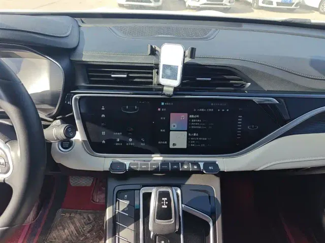 Geely Boyue — Фото автомобиля 12