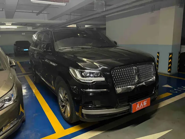 Lincoln Navigator — Фото автомобиля 2
