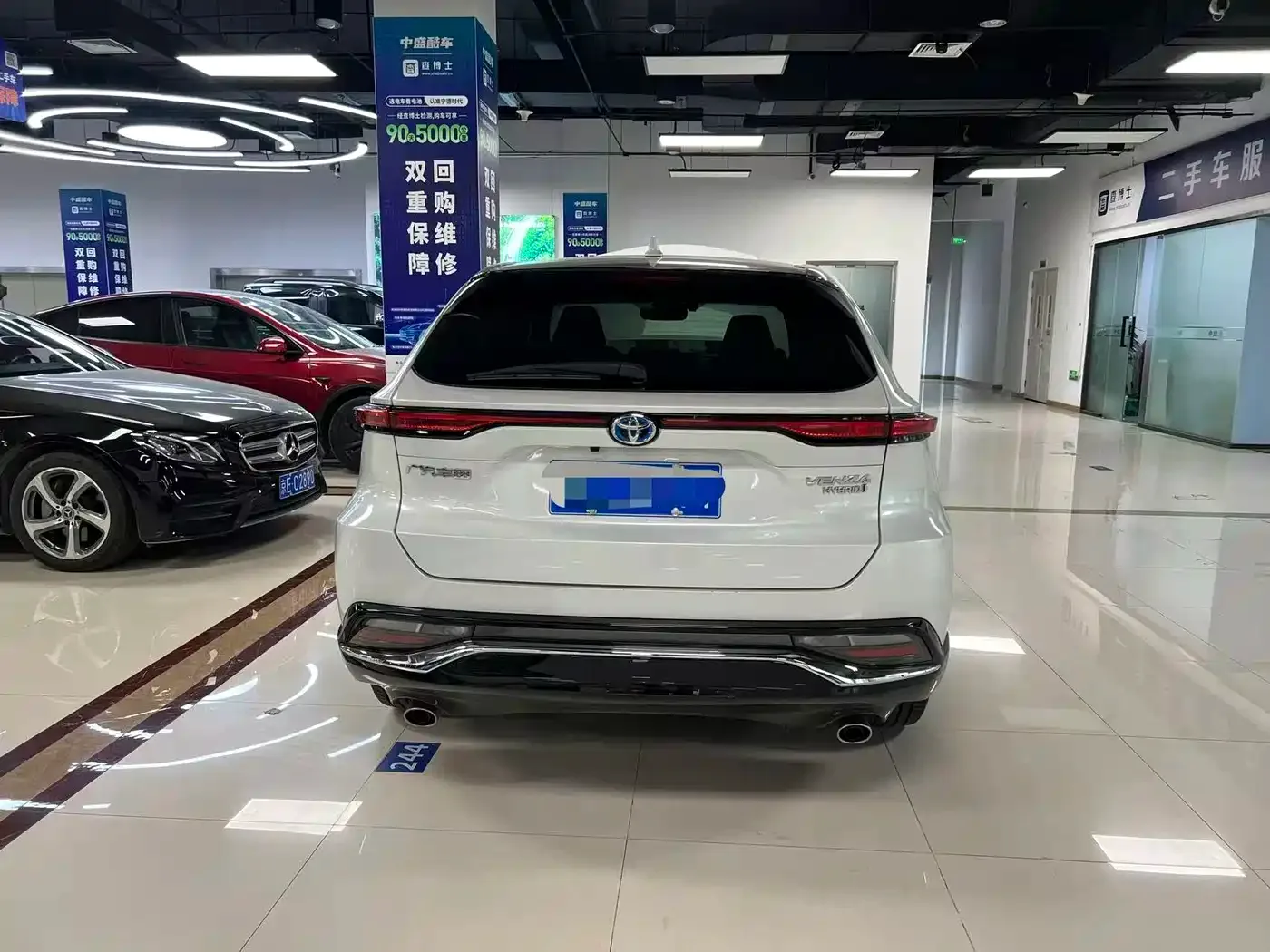 Toyota Venza 2023 2.5L Smart Hybrid FWD Luxury — Фото автомобиля 10