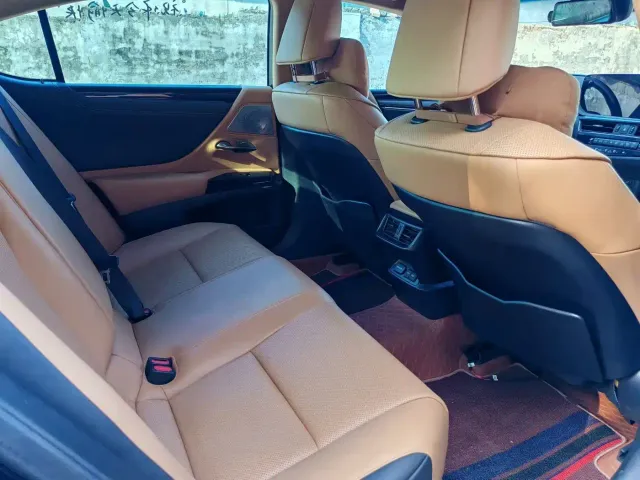 Lexus ES — Фото автомобиля 6