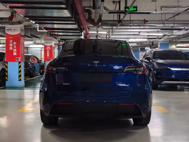 Tesla Model Y — Фото автомобиля 5