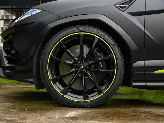 Lamborghini Urus — Фото автомобиля 22