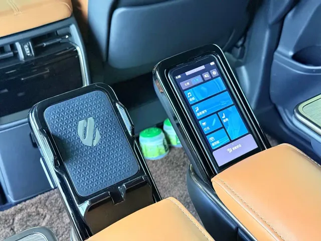 Toyota Alphard — Фото автомобиля 10
