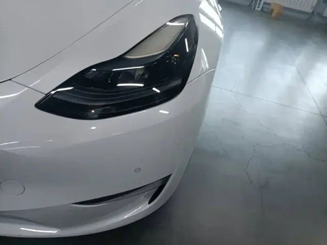 Tesla Model Y — Фото автомобиля 23