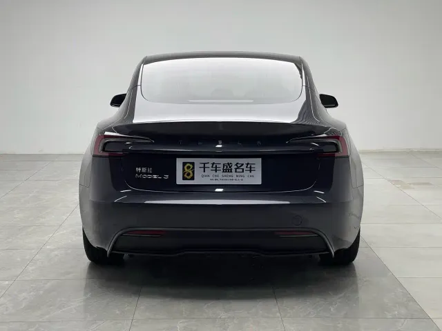Tesla Model 3 — Фото автомобиля 5