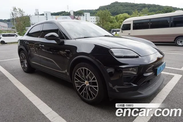 Фотография автомобиля — Porsche Macan